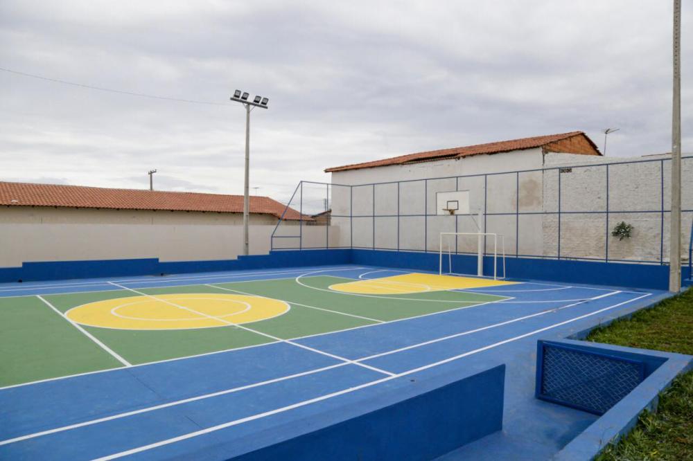 Mais uma obra de quadra poliesportiva é entregue em Valparaíso Prefeitura Municipal de